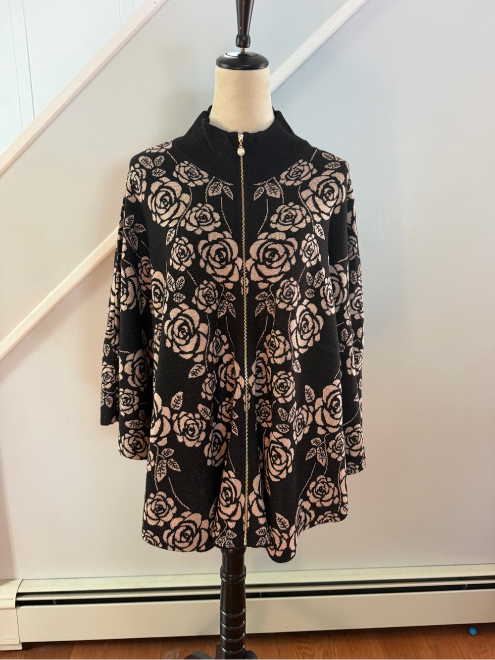 Black Rivet L XL Rose Floral Poncho Cape Sweater Black Pink Zip Ruana Wrap